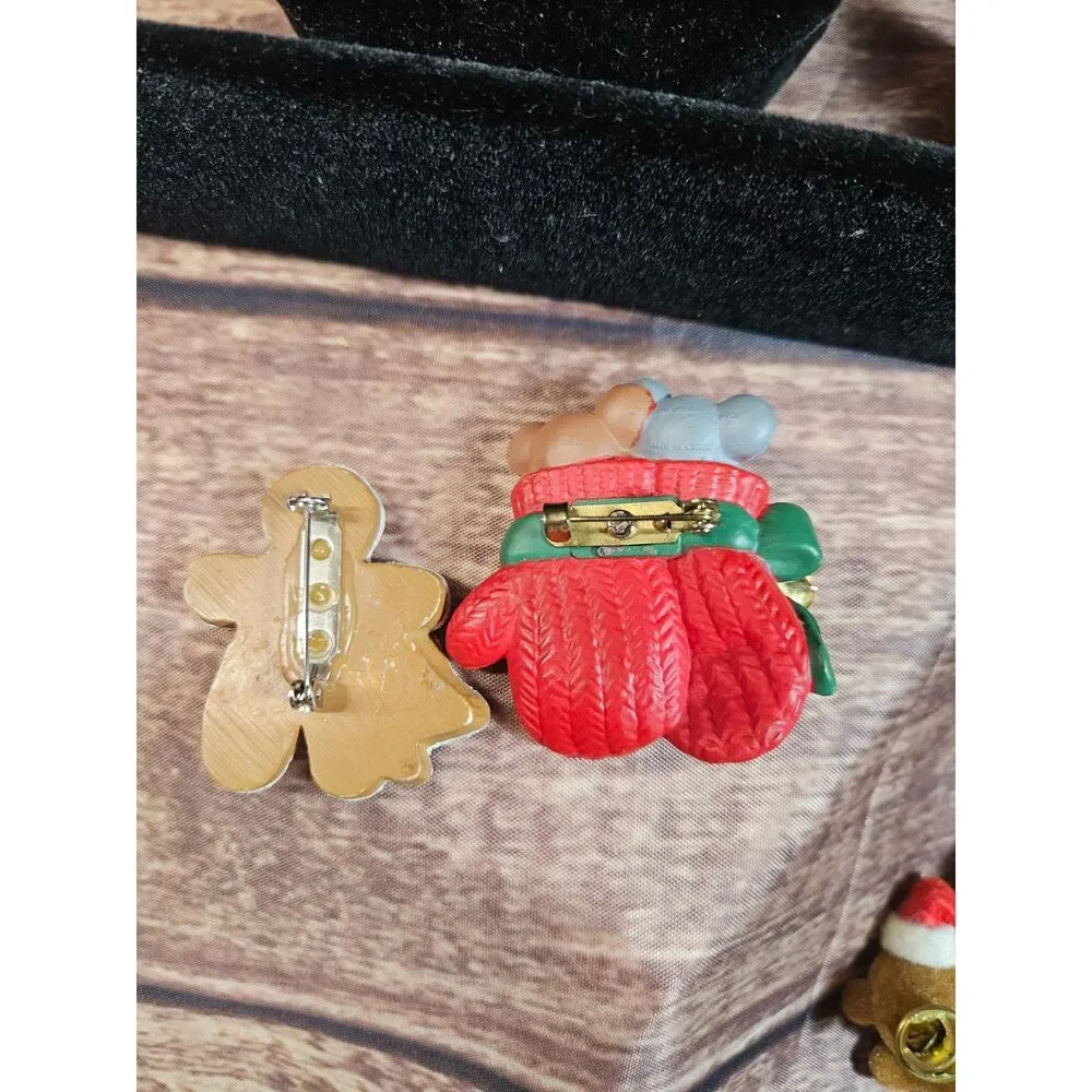 Lot of 2 Winter/Christmas Pins Gingerbread Cookie & Mice Mitten Easter Ulmtd